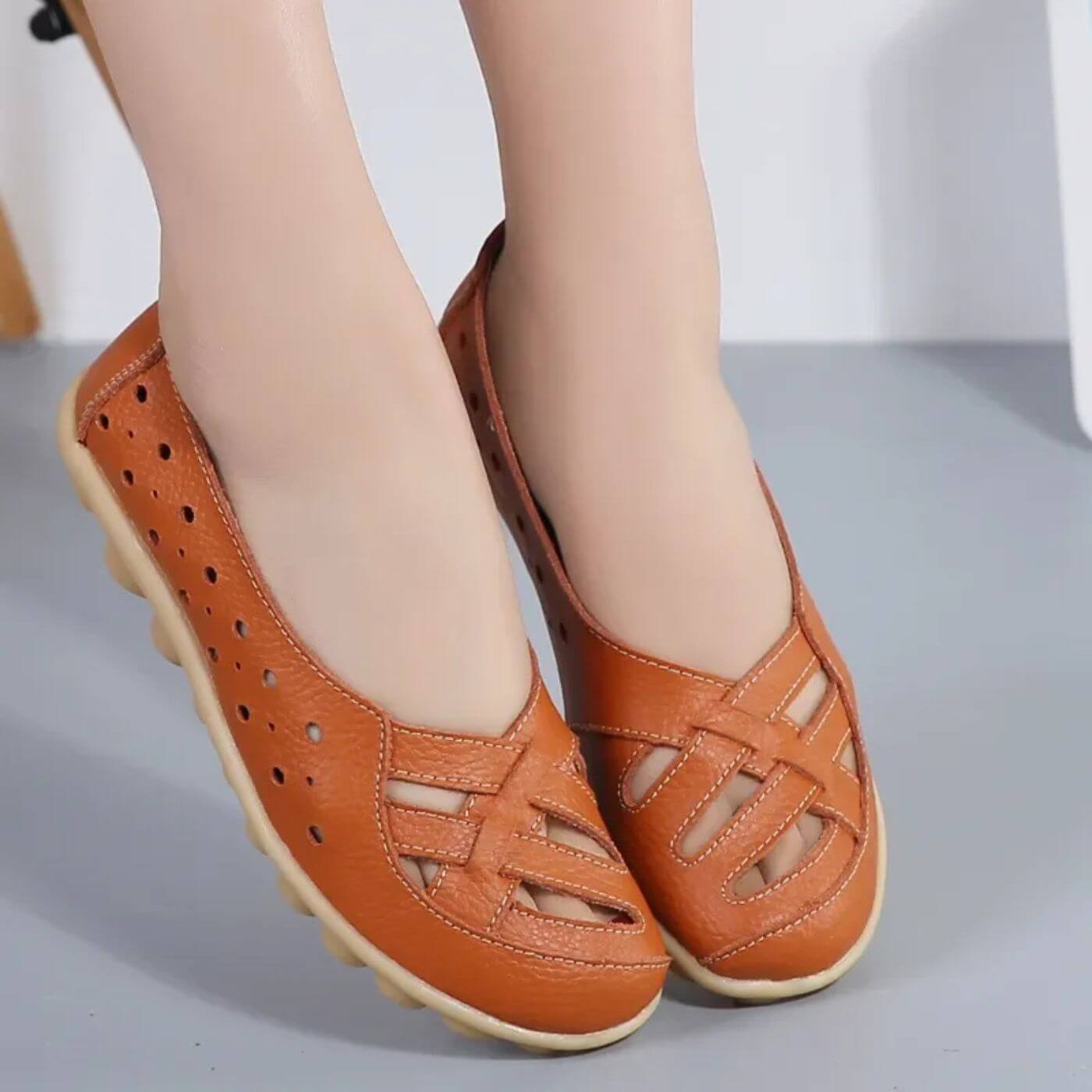 Orangefarbene Ballerinas getragen – flexibles Leder und bequeme Passform