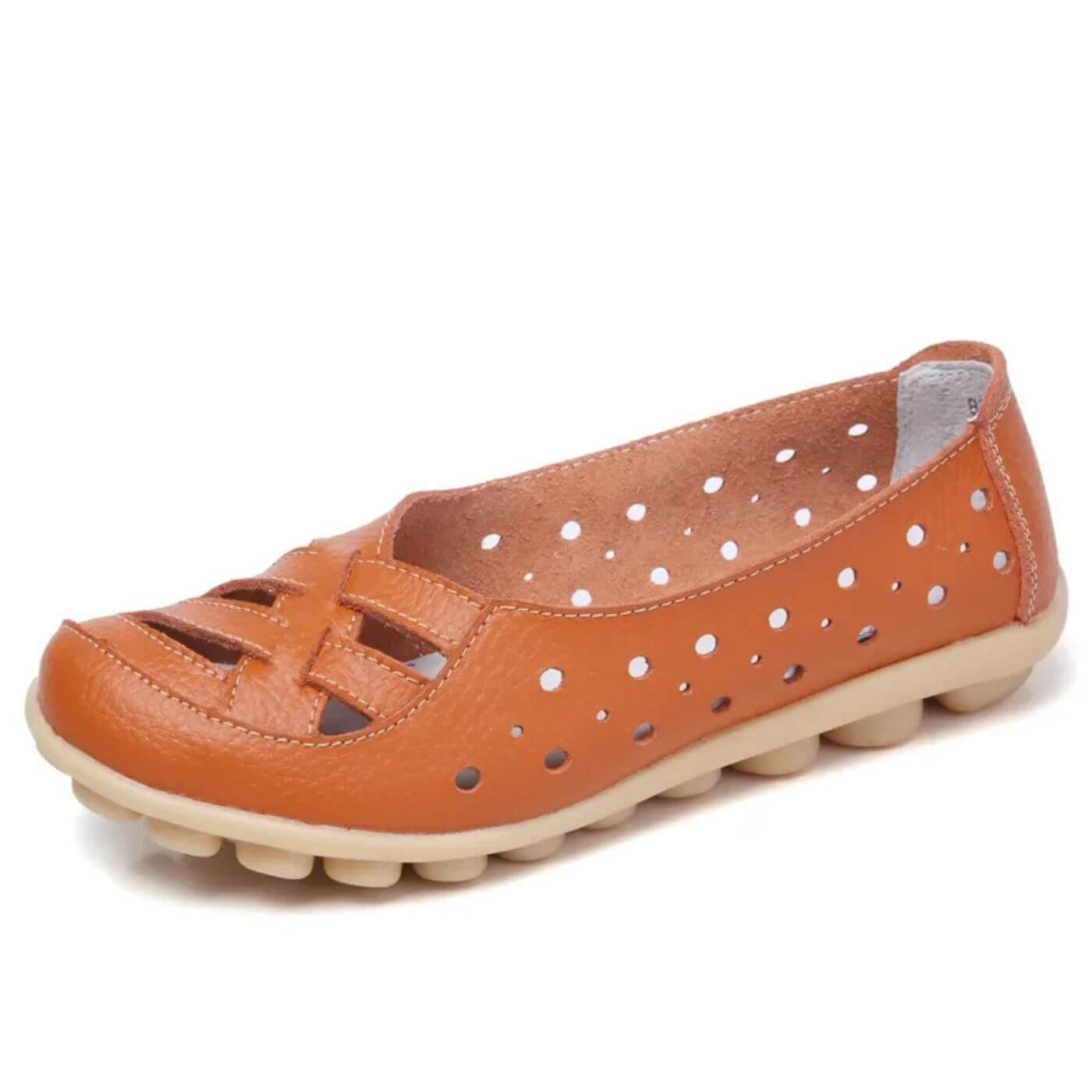 Orangefarbene flache Lederschuhe mit atmungsaktiven Löchern und rutschfester Sohle