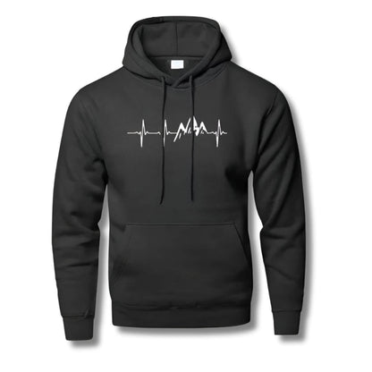 Schwarzes Sweatshirt mit Berg-Herzschlag-Design, Unisex-Stil, Frontansicht.