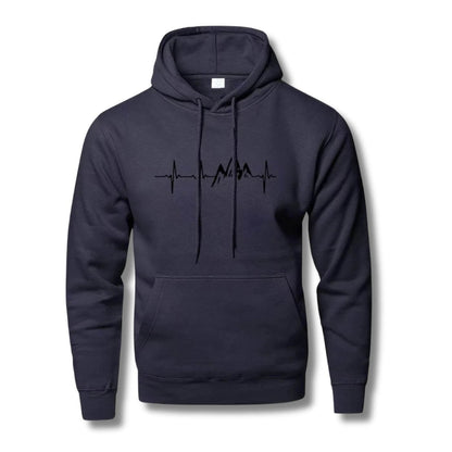 Dunkelblauer Berg-Puls Hoodie – Bequemer dunkelblauer Hoodie mit schwarzem Berg-Herzschlag-Motiv. Perfekt für Naturliebhaber.